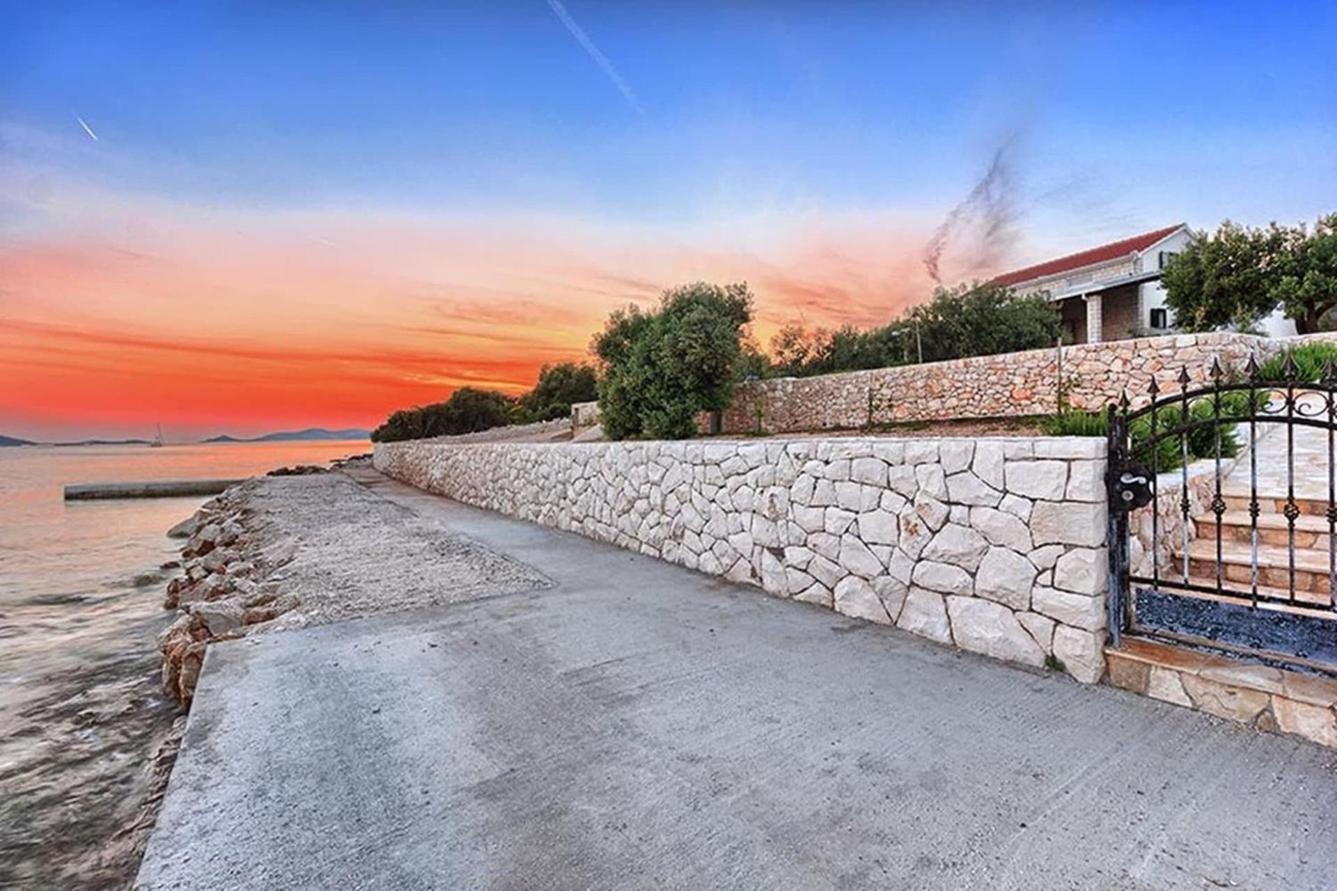 Traditional Dalmatian Stone House By The Sea أوكغوك غورنيي المظهر الخارجي الصورة